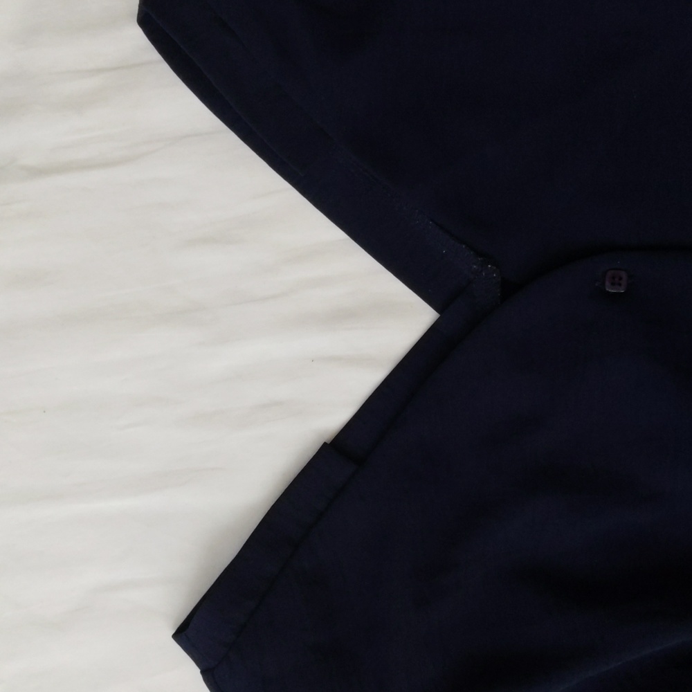 Loose v neck button down blouse - Picture 4 of 7